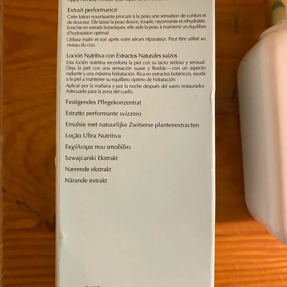 Estee Lauder Swiss Performing Extract - Elegant White and Gold - Picture 2 of 2